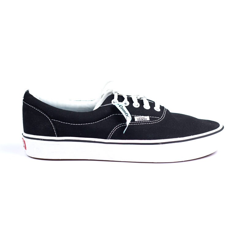 VANS  ERA Sneakers For Men  (White, Black)