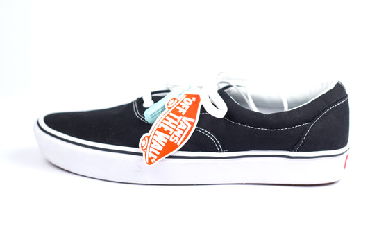 VANS  ERA Sneakers For Men  (White, Black)